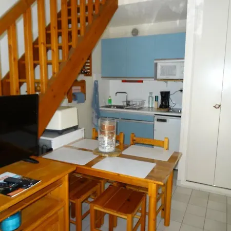Hyeres, 2 Pieces, 4 Personnes - Fr-1-335-141 *